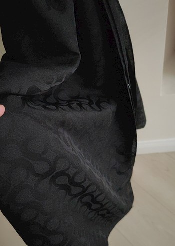 siyah kendinden desenli şal - Görsel 2