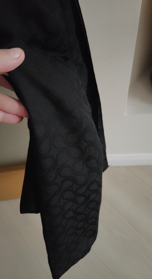 siyah kendinden desenli şal - Görsel 3