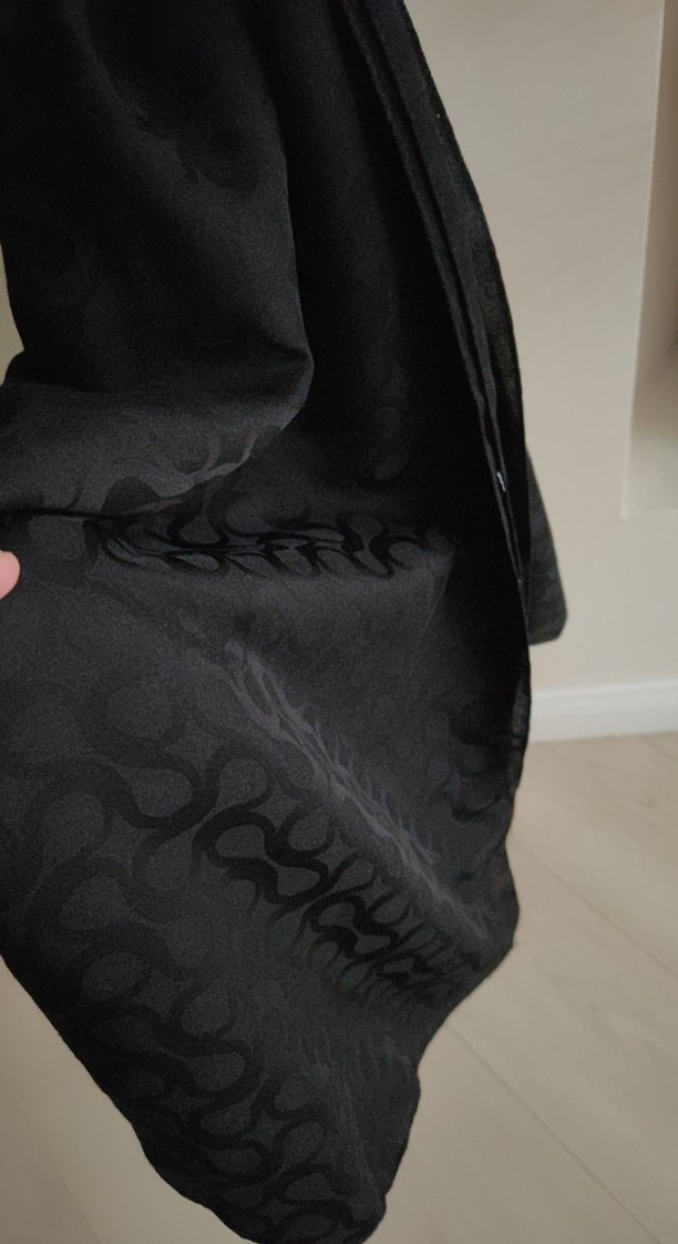 siyah kendinden desenli şal - Görsel 2