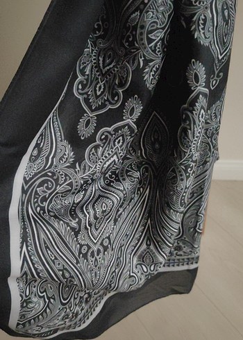 Gri Bohem Tarzı İpek Görünümlü Kadın Şalı - Görsel 2