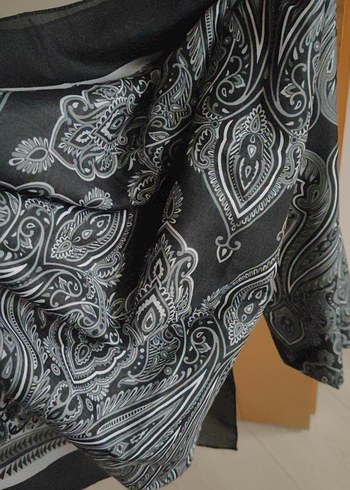 Gri Bohem Tarzı İpek Görünümlü Kadın Şalı - Görsel 3