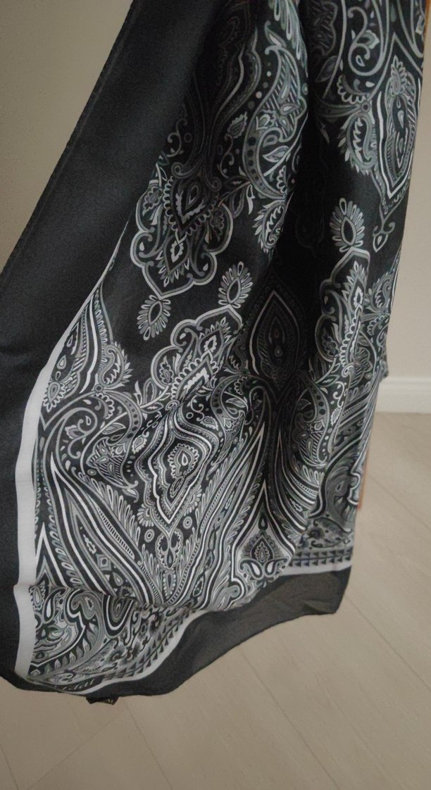 Gri Bohem Tarzı İpek Görünümlü Kadın Şalı - Görsel 2