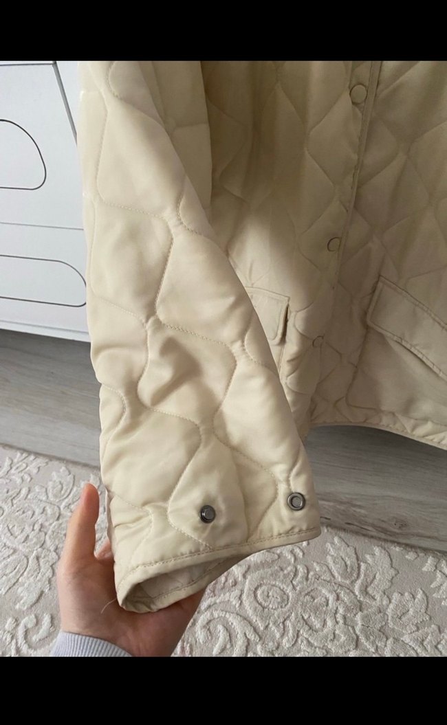 Bej Düğmeli ceket. ikinci düğmesi soyuldu ojeyle kapatılabilir - Görsel 2