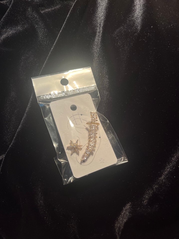 Uzun Altın Renkli Payetli Kadın Küpe - Görsel 3