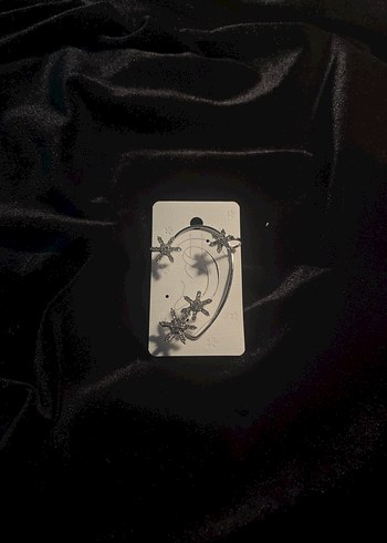 Beyaz Mini Pul Detaylı Gotik Küpe - Görsel 2