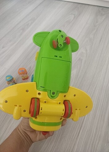 Oyuncak pilli sesli uçak ve figürleri  - Görsel 3