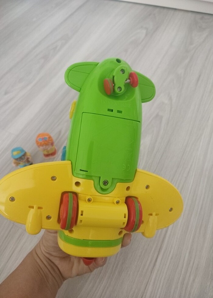 Oyuncak pilli sesli uçak ve figürleri  - Görsel 3