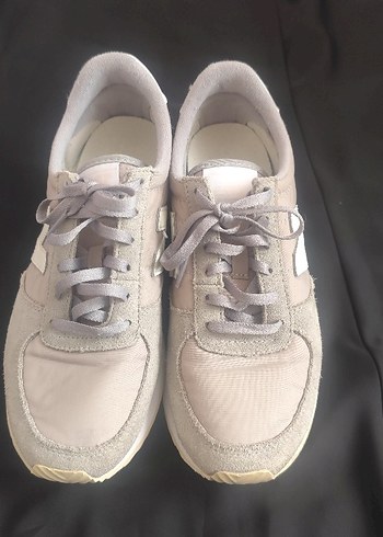 37 Beden gri Renk orjianal New Balance 37 numara ayakkabi