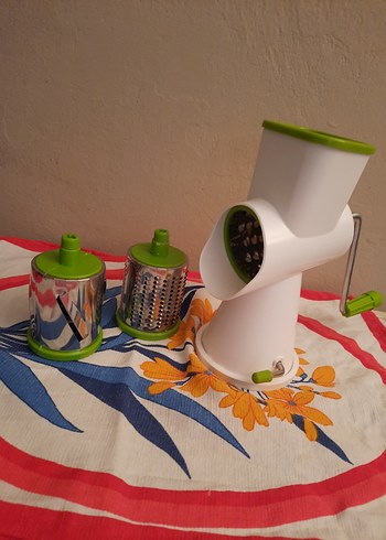 Tupperware Yeşil Renkli Çok Fonksiyonlu Mutfak Rende