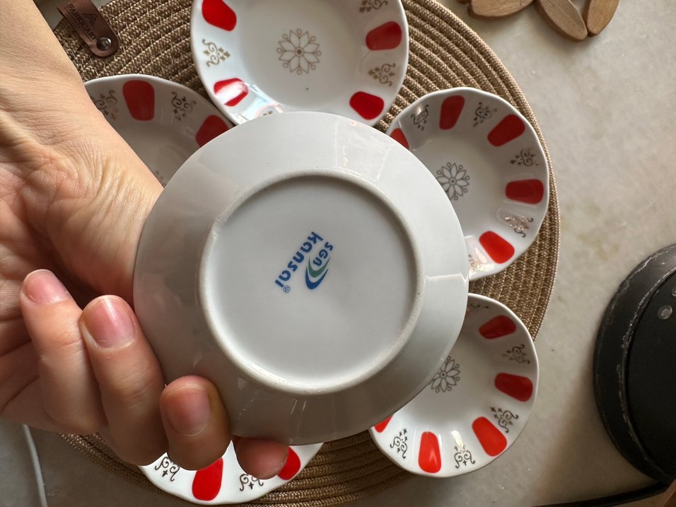 Kırmızı Desenli Renkli çay tabağı - Görsel 2