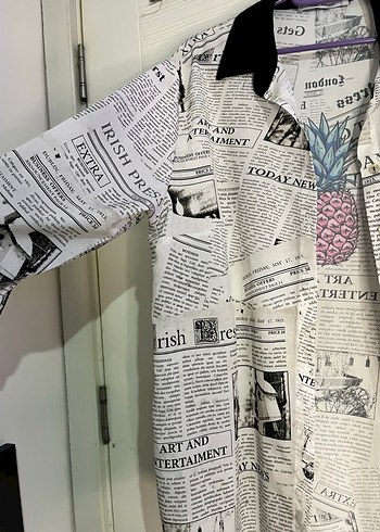 Gazete baskılı uzun kollu bol kesim gömlek - Görsel 5