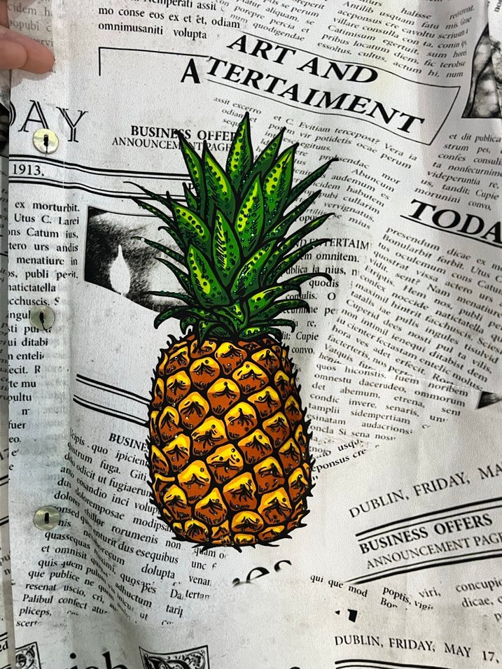 Gazete baskılı uzun kollu bol kesim gömlek - Görsel 2