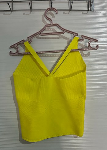 Sarı V Yaka İnce Askılı Mini Kadın Atlet crop - Görsel 2