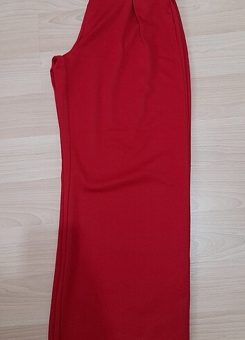 Kırmızı pantolon