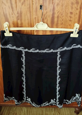 Diğer İşlemeli Siyah Etek