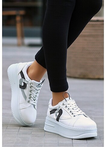 38 Beden Beyaz Cilt Bağcıklı Spor Ayakkabı