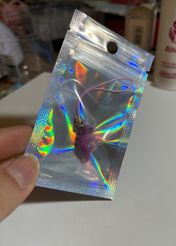 Aurora pembe mor yansımalı minik dinozor anahtarlık - Görsel 3