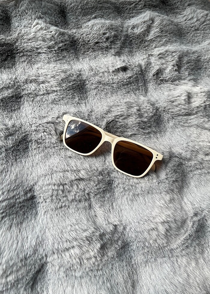 Krem çerçeveli Kahverengi camlı güneş gözlüğü - Görsel 2