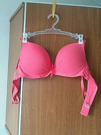 Pembe sütyen