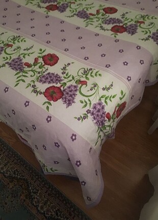 Çift taraflı çok amaçlı örtü ve iki adet mumlu mumluk