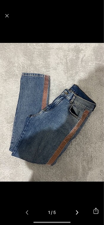 Şerit detaylı jean