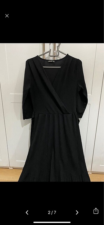 Siyah kuşaklı elbise