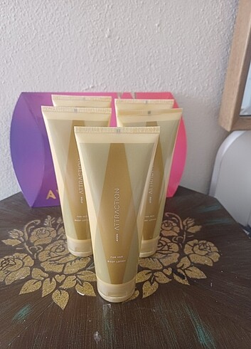 Avon attraction vücut losyonu 125 ml