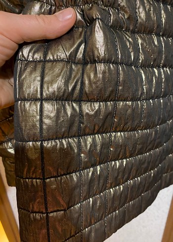 Parlak Altın Renkli Fermuarlı Kadın Ceket - Görsel 4