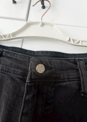 Bershka Siyah paçalı kot Pantolon