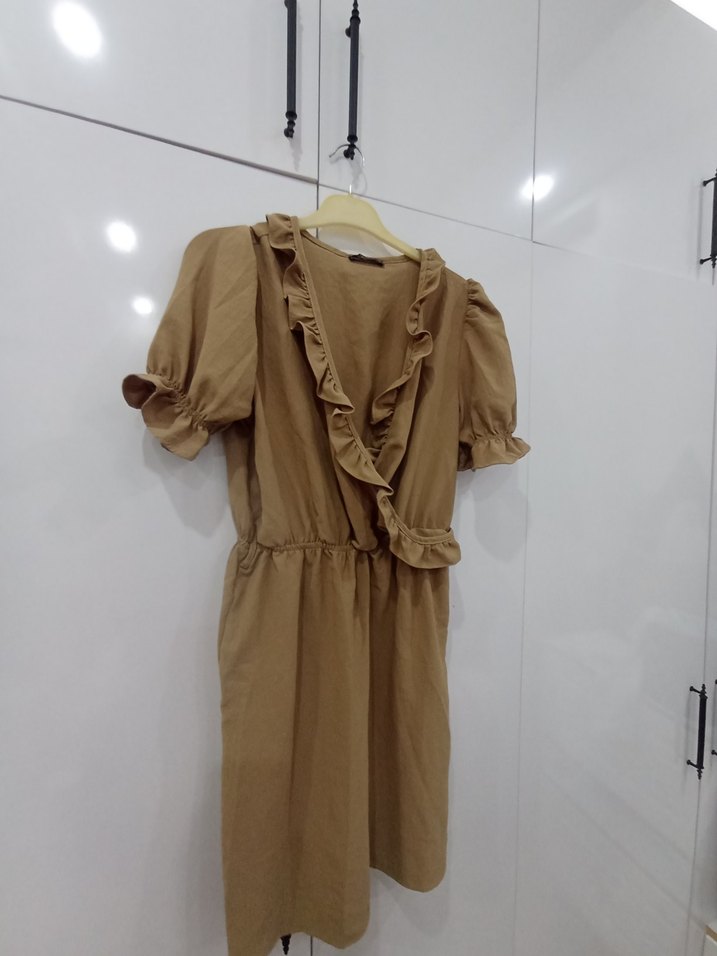 Bej Keten Midi Elbise, V Yaka, Fırfırlı - Görsel 4