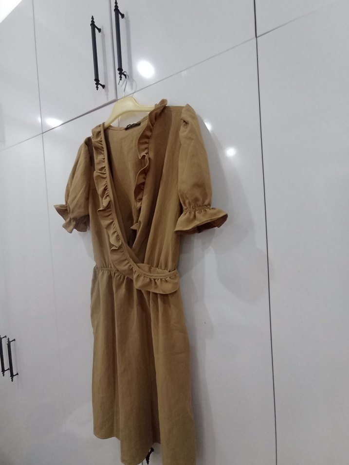 Bej Keten Midi Elbise, V Yaka, Fırfırlı - Görsel 5