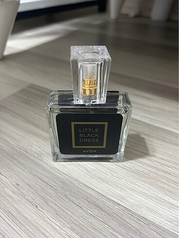 Avon little black dress parfüm