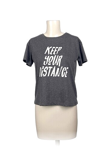 Defacto T-shirt %70 İndirimli.