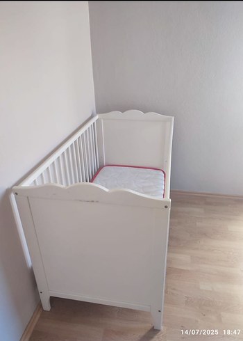 Ikea Beyaz Bebek Beşiği ve Yatak