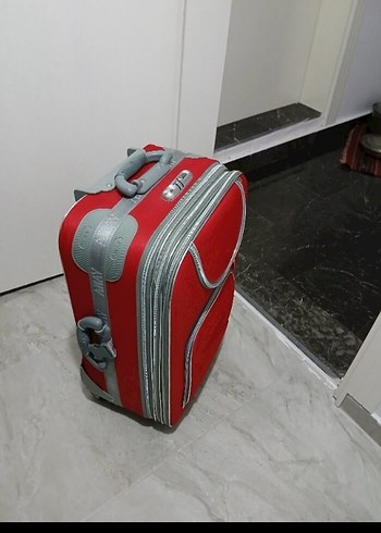 Beden kırmızı Renk Kırmızı Fermuarlı Bavulu
