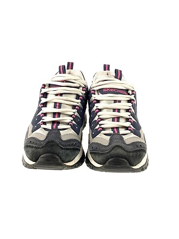 38,5 Beden Skechers Spor Ayakkabı %70 İndirimli.