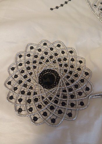 Nakışlı Beyaz Saten Yatak Örtüsü - Görsel 3