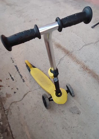 Sarı Renkli Çocuk Scooterı