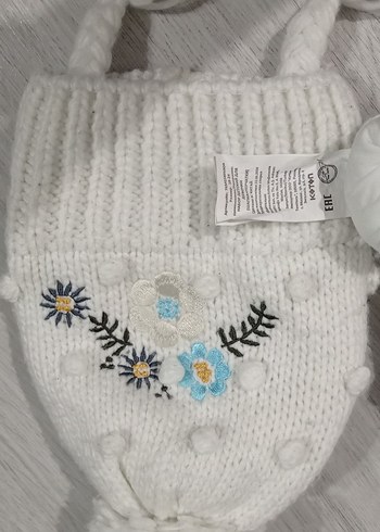 1-2 Yaş, 19 cm Beden Nakışlı Beyaz Örgü Bebek Bere ve Eldiven Seti