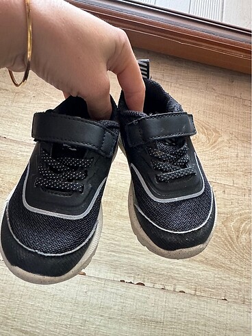 22 Beden siyah Renk Spor ayakkabı
