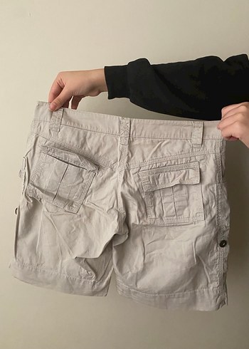 Düğmeli Bej Midi Şort - Görsel 4