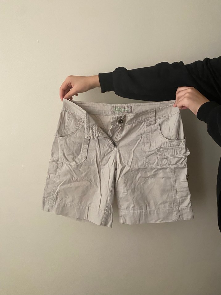 Düğmeli Bej Midi Şort - Görsel 2