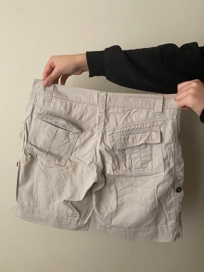 Düğmeli Bej Midi Şort - Görsel 4