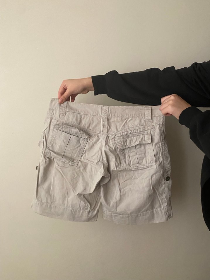 Düğmeli Bej Midi Şort - Görsel 5