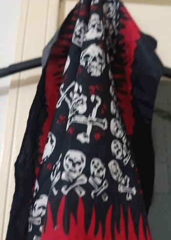 Kafatası Desenli Koyu Kırmızı Gotik Şal - Görsel 2