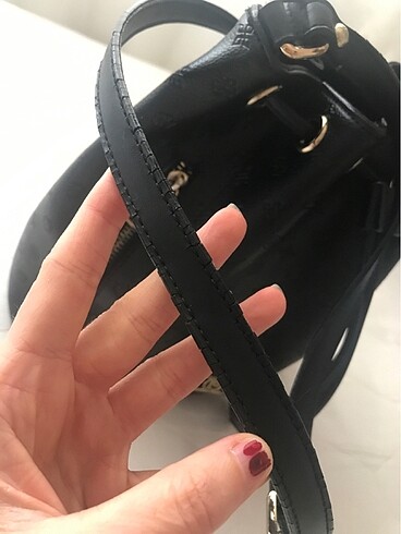 Beden Siyah çanta dikkkattt kol sapında kırıklık mevcut