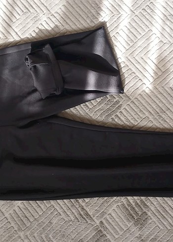 Saten Dokulu Siyah Drapeli Kadın Pantolon - Görsel 2