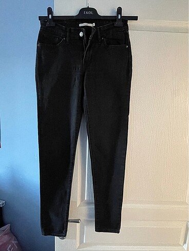 Levis 711 skinny pantolon