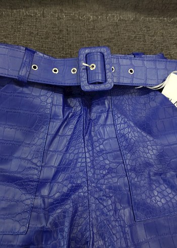 Kadın Mavi Deri Kemerli Mini Şort - Görsel 2