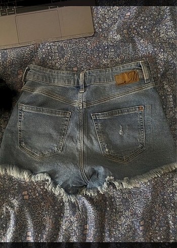 Mavi Jeans Düğmeli Yırtık Mini Kot Şort